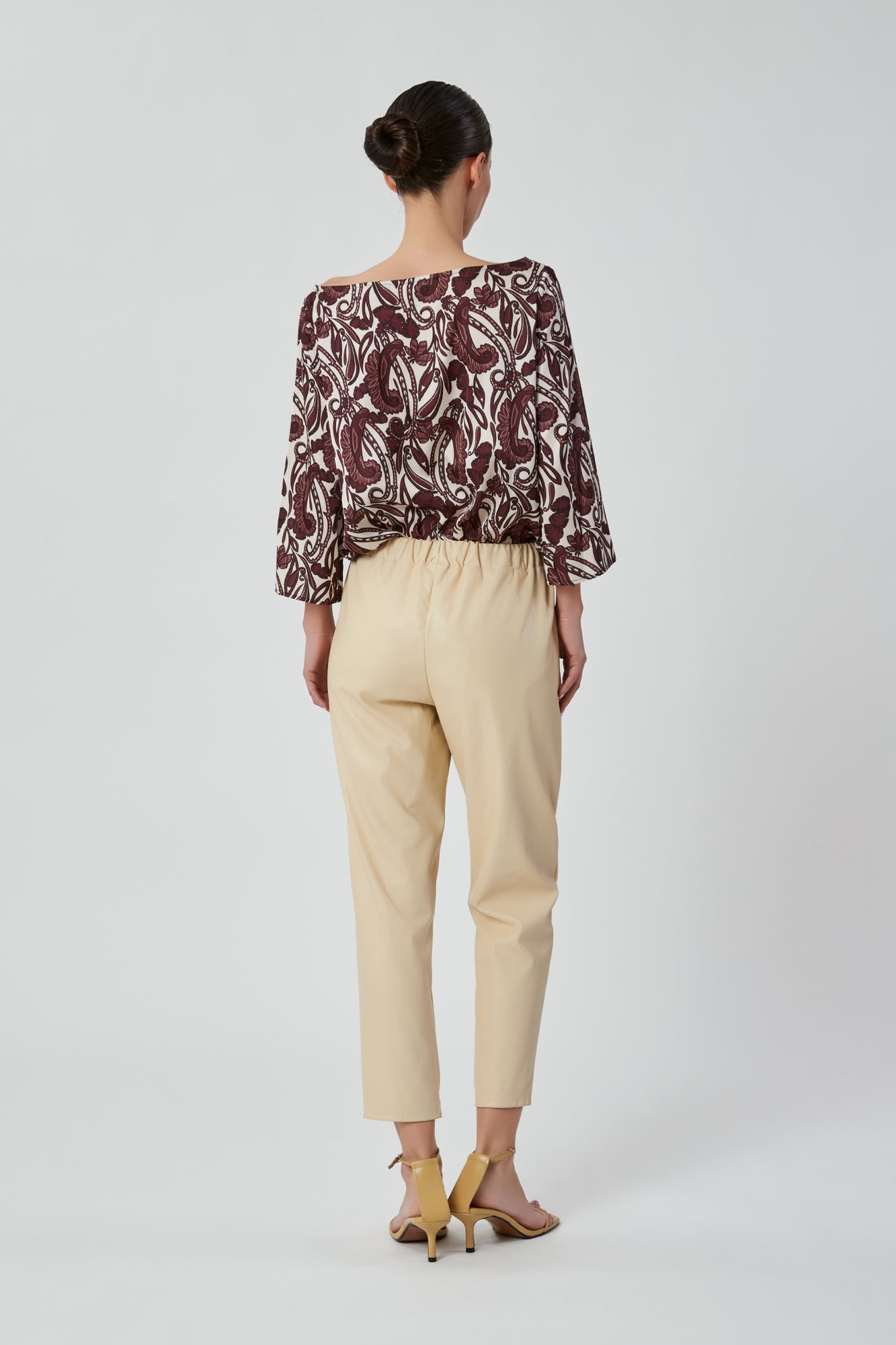 Pantaloni da donna beige
